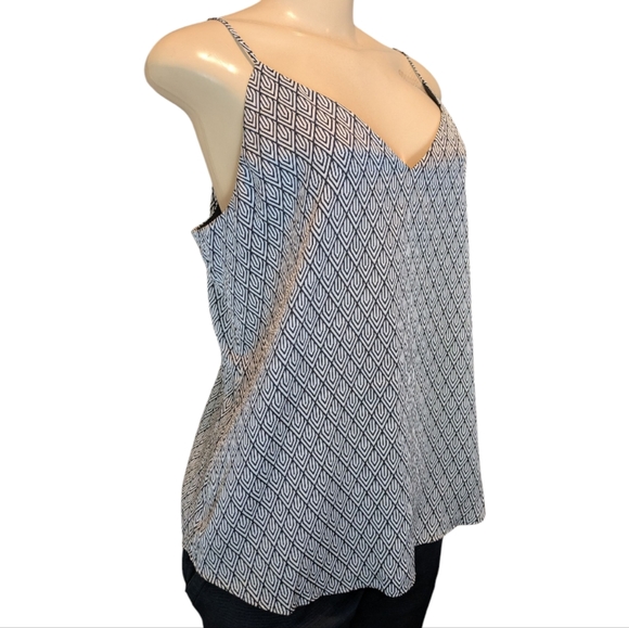 Express V-Neck Black White Geometric Dressy Fully Lined Tank Top Women's Large - Picture 3 of 16